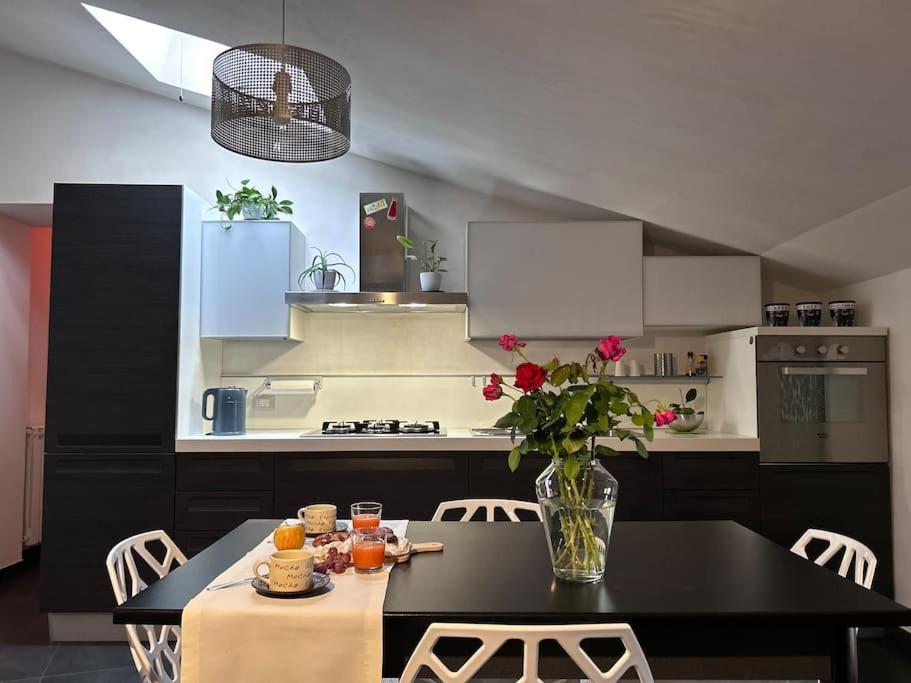 Elegante Appartamento Privato In Palazzo Storico Del XVIII - Pieno Centro Nicosia Ngoại thất bức ảnh
